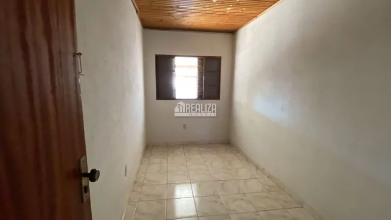 Imagem Excelente Casa à Venda em Uberaba - 2 Dormitórios, 5 Garagens no Bairro Boa Vista