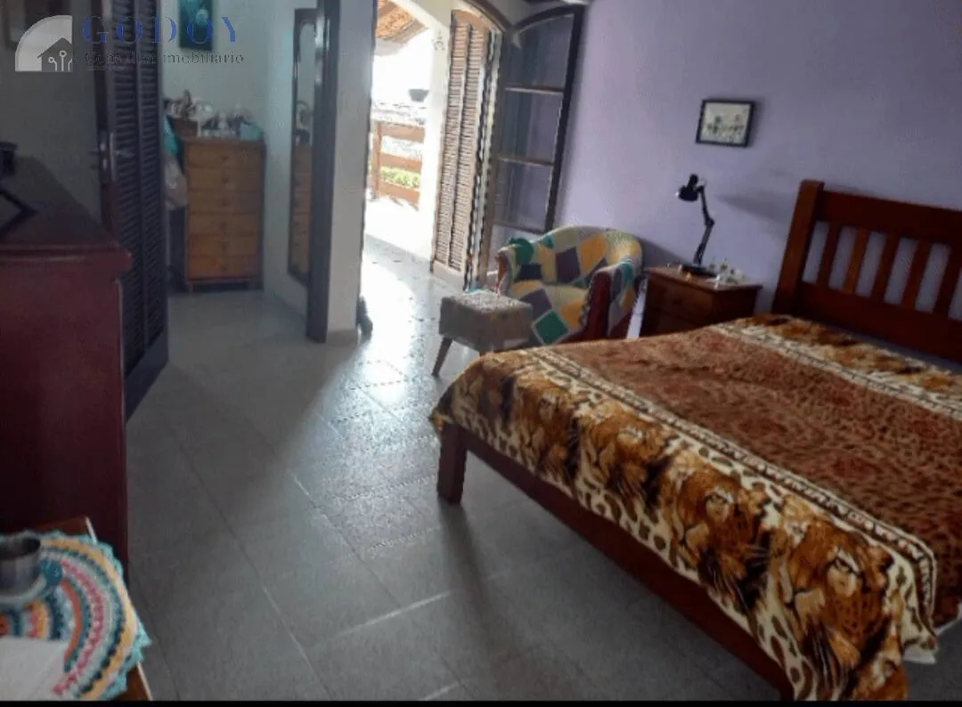 Imagem Casa Espaçosa com 3 Dormitórios em Localização Privilegiada - Jardim Rosely