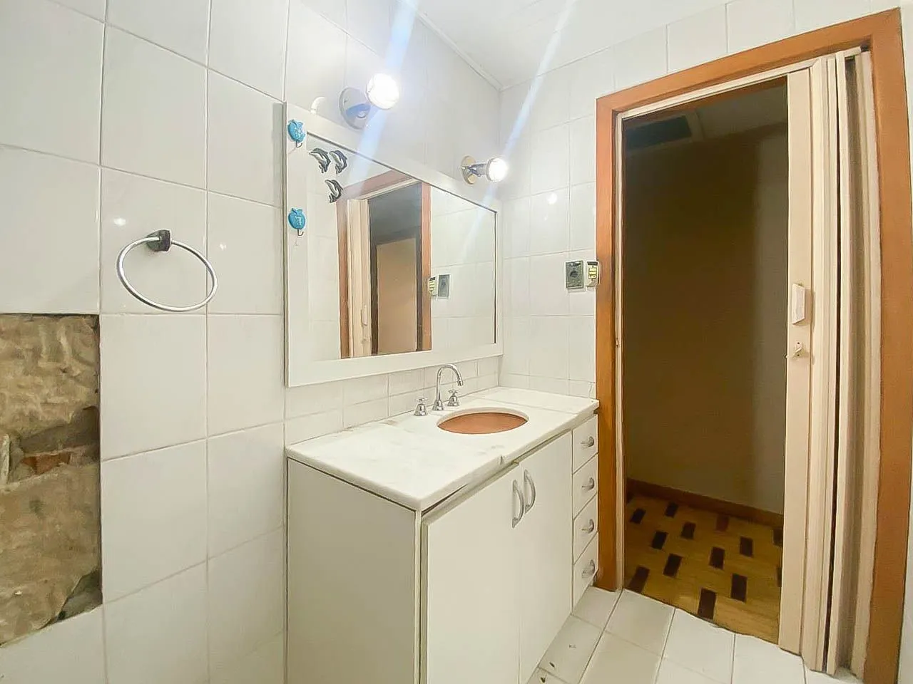 Imagem Apartamento 2 Dormitórios com Vaga Coberta no Menino Deus - Av. Ganzo, de Frente