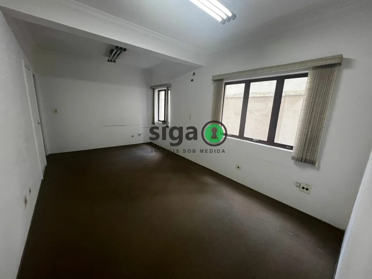 Imagem Casa Comercial para Venda ou Locação com 13 salas, 10 vagas, 9 banheiros no Jardim Paulista.