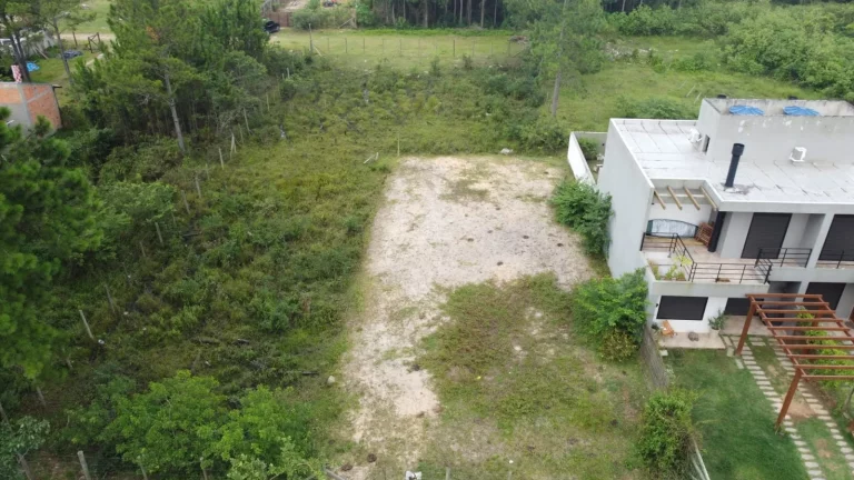Imagem Terreno Residencial e Comercial de 360m² na Encantada - Garopaba/SC: Oportunidade Imperdível!