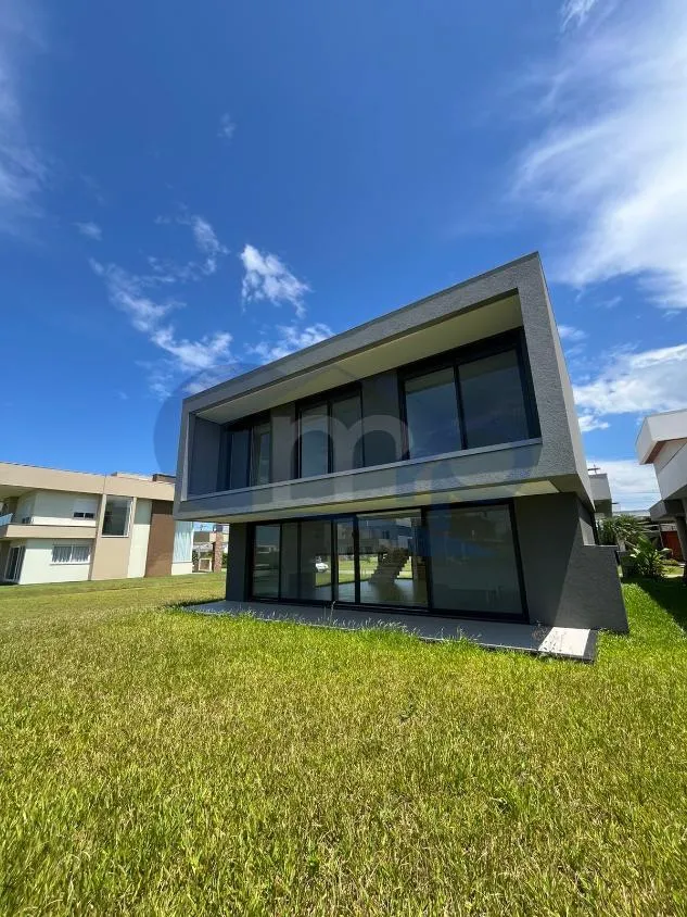 Imagem Casa Nova de Alto Padrao com 4 Suites no Reserva das Aguas - Torres/RS