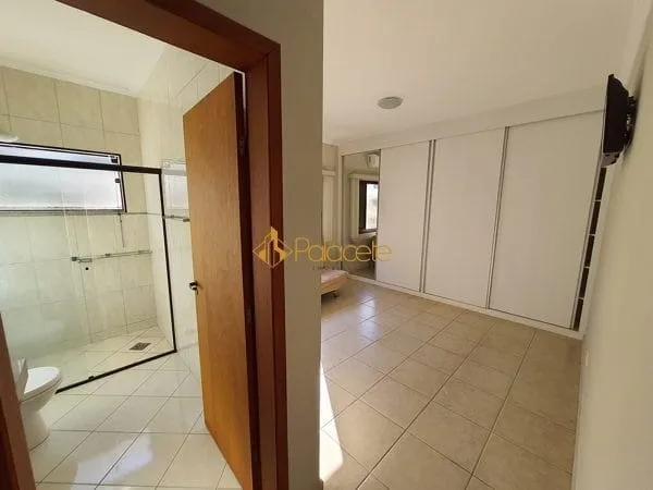 Imagem Casa para venda 3 Quartos, 3 Suites, 4 Vagas, Condomínio Colonial Village, Pindamonhangaba - SP
