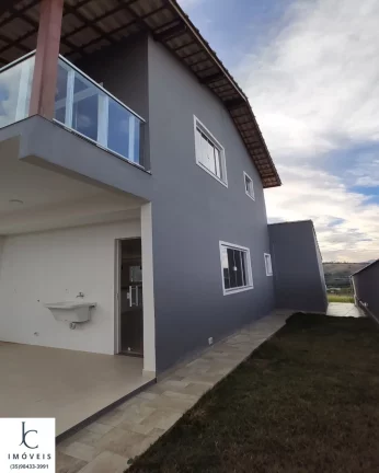 Imagem Casa à venda em condomínio horizontal fechado em São Lourenço MG. Portaria 24 h., bem localizado em bairro nobre.