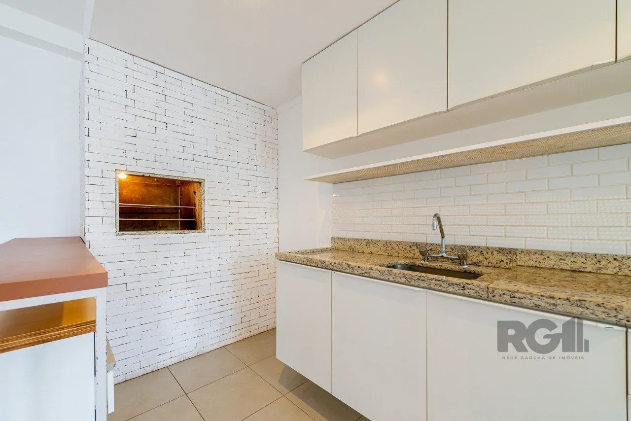 Imagem Apartamento de um quarto, suíte e uma vaga de garagem no bairro Santa Cecilia em Porto Alegre.