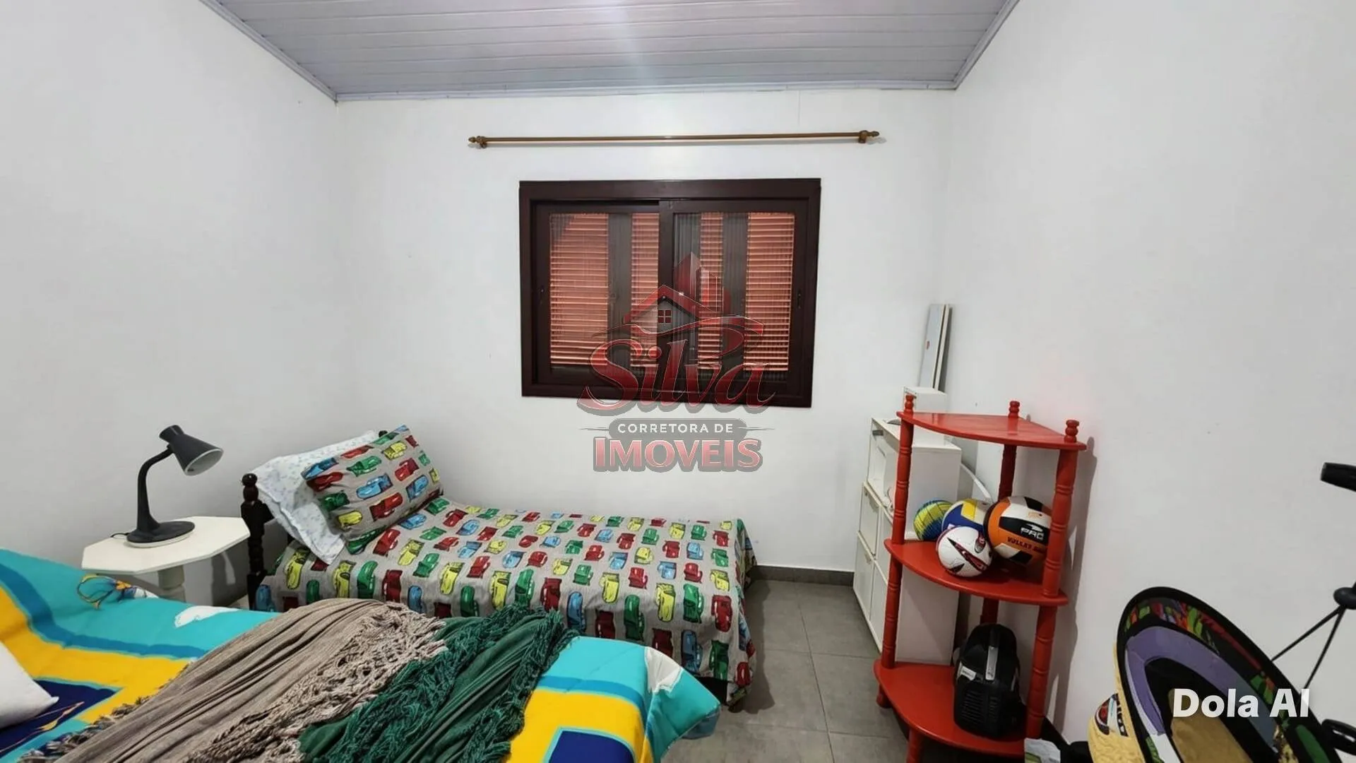 Imagem C756 |Casa com 4 Dormitórios e Piscina a 250 Metros do Mar