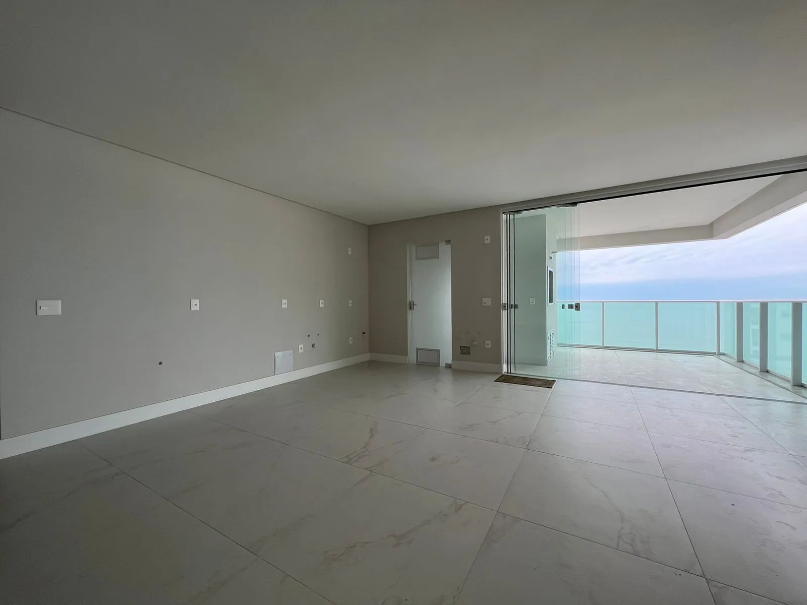 Imagem Apartamento com vista para o mar à venda com 197m2 por R$ 4.290.000,00