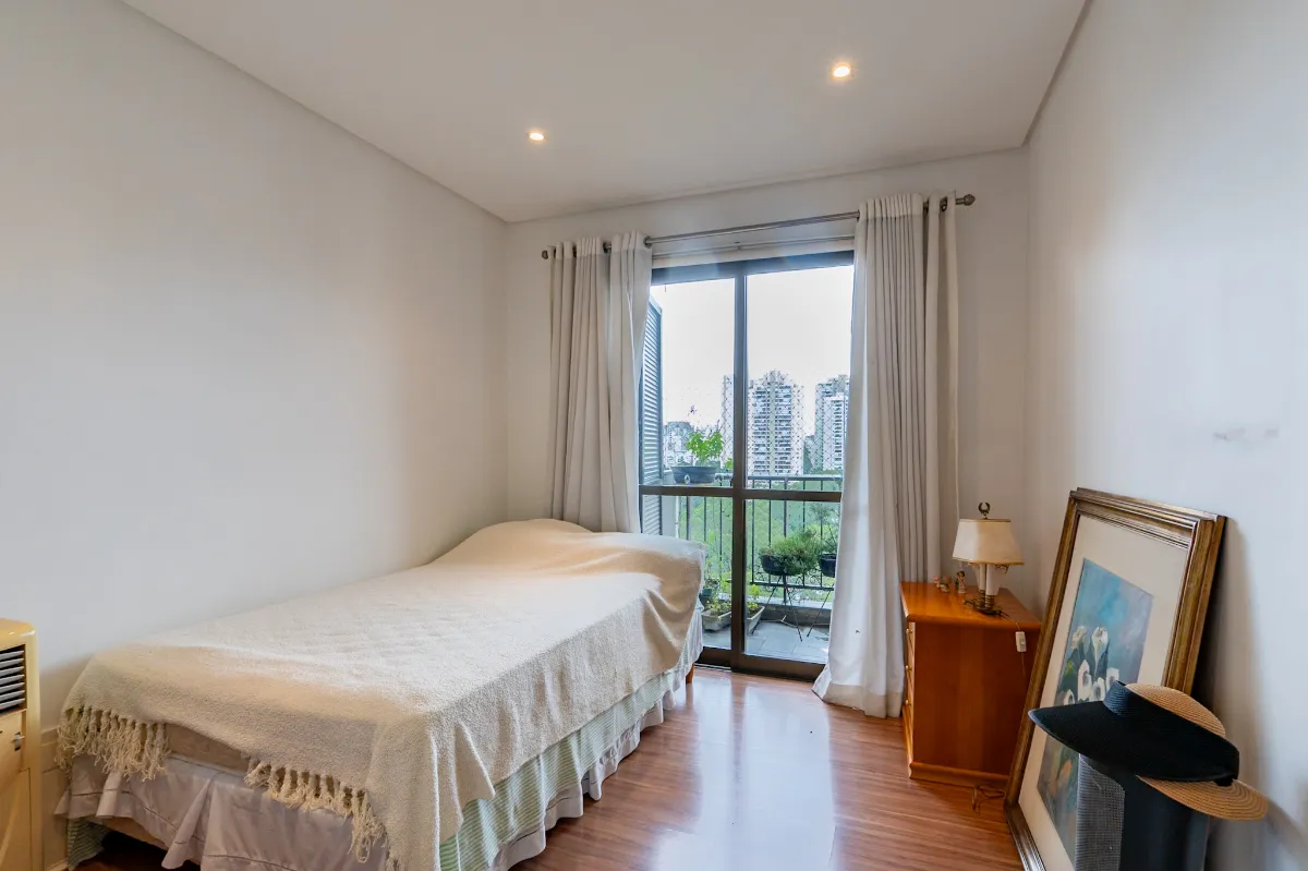 Imagem Apartamento para venda em Vila Andrade com 4 quartos, sendo 2 suítes, 200m2