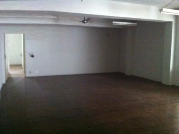 Imagem Barracão com 950m2 em ótima localização, no centro da cidade.Palace Imobiliária Ltda tem mais o...