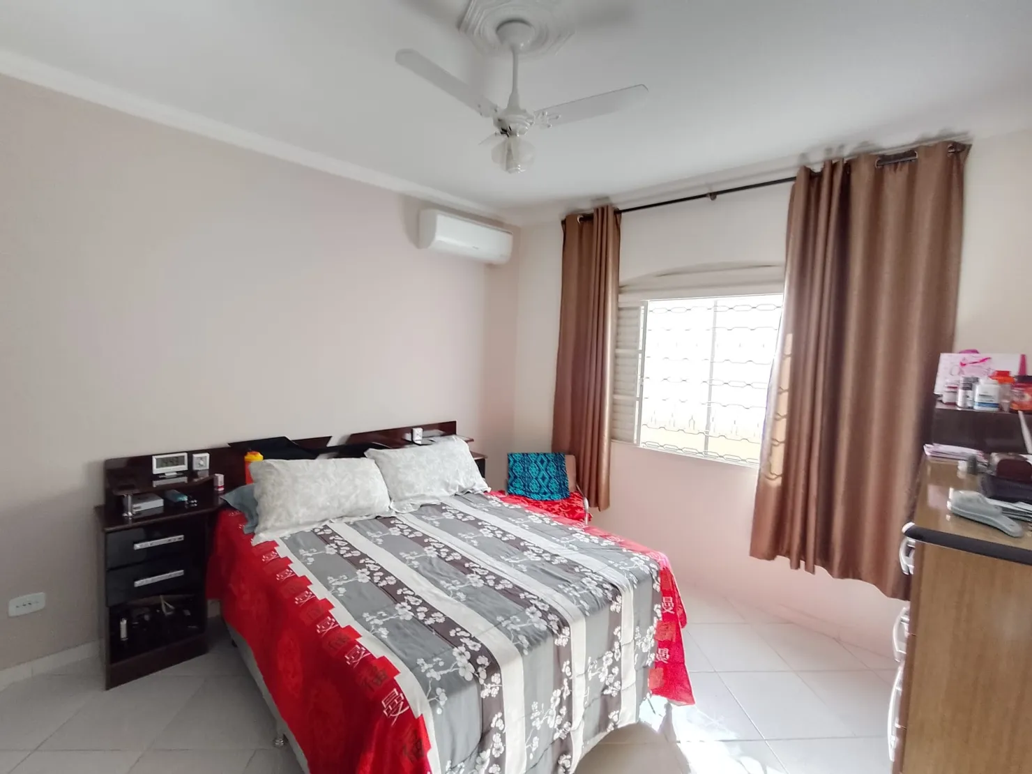 Imagem Casa à venda 3 Quartos, 1 Suite, 5 Vagas, 300M², Jardim Gurilândia, Taubaté - SP