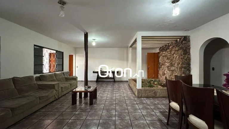 Imagem Casa à venda, 191 m² por R$ 710.000,00 - Santa Genoveva - Goiânia/GO