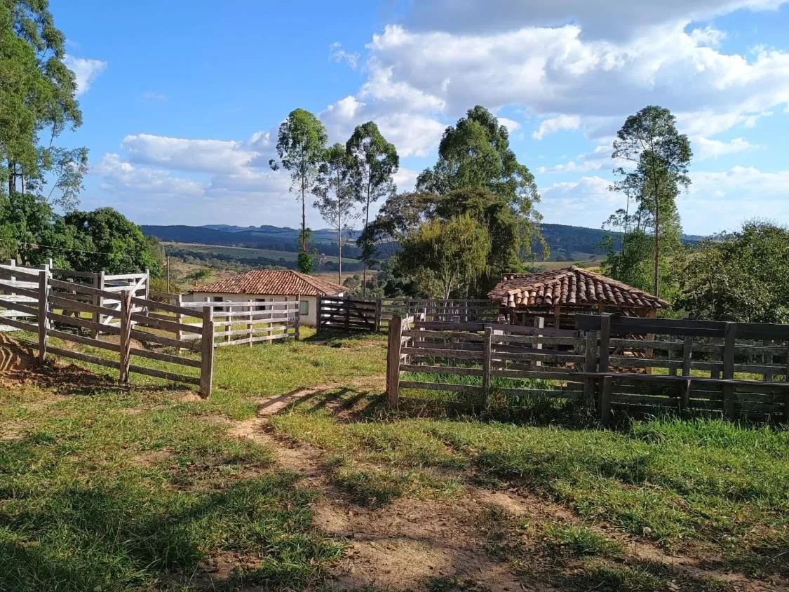 Foto do imóvel Excelente Terreno à Venda em Oliveira/MG: 34 Hectares com Boa Disponibilidade de Água