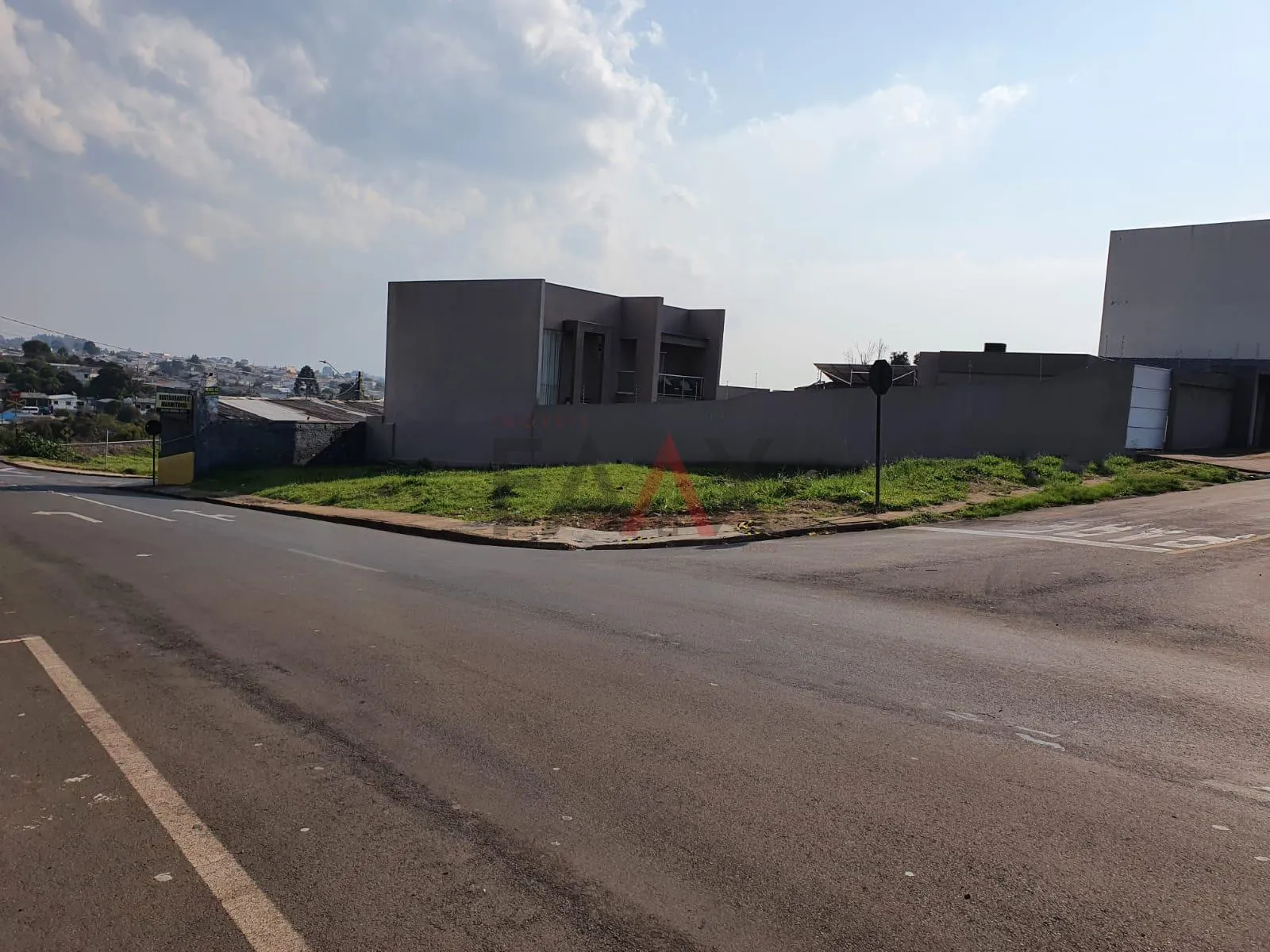 Foto do imóvel Ótimo terreno localizado em via de acesso com grande fluxo, esquina