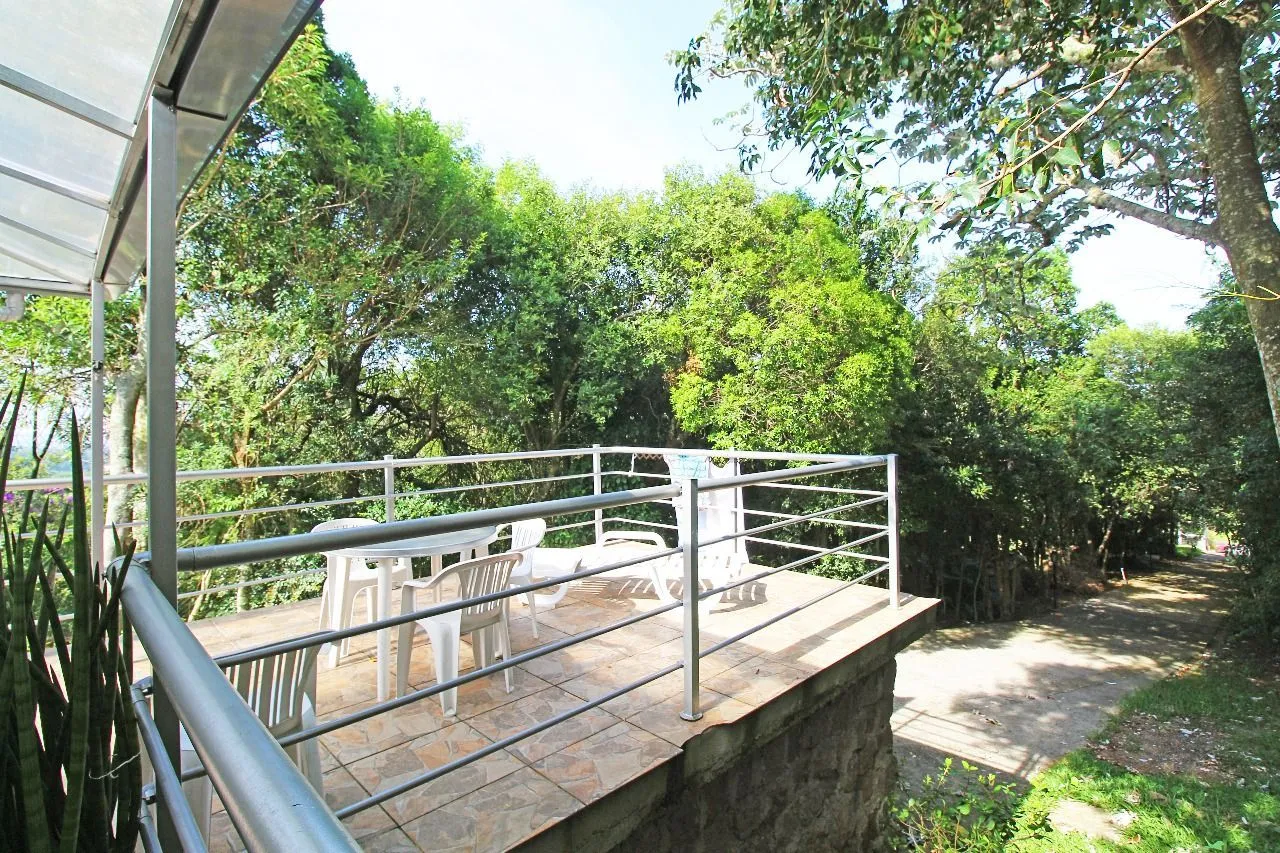 Imagem Duas casas em meio a muita natureza