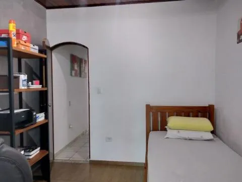Imagem VENDA DE SOBRADO NO JARDIM VIA DUTRA, EM ARUJÁ/SP, 58m² com 3 quartos, suíte, cozinha com armários, varanda com churrasqueira e 02 vagas. CONSULTE-NOS