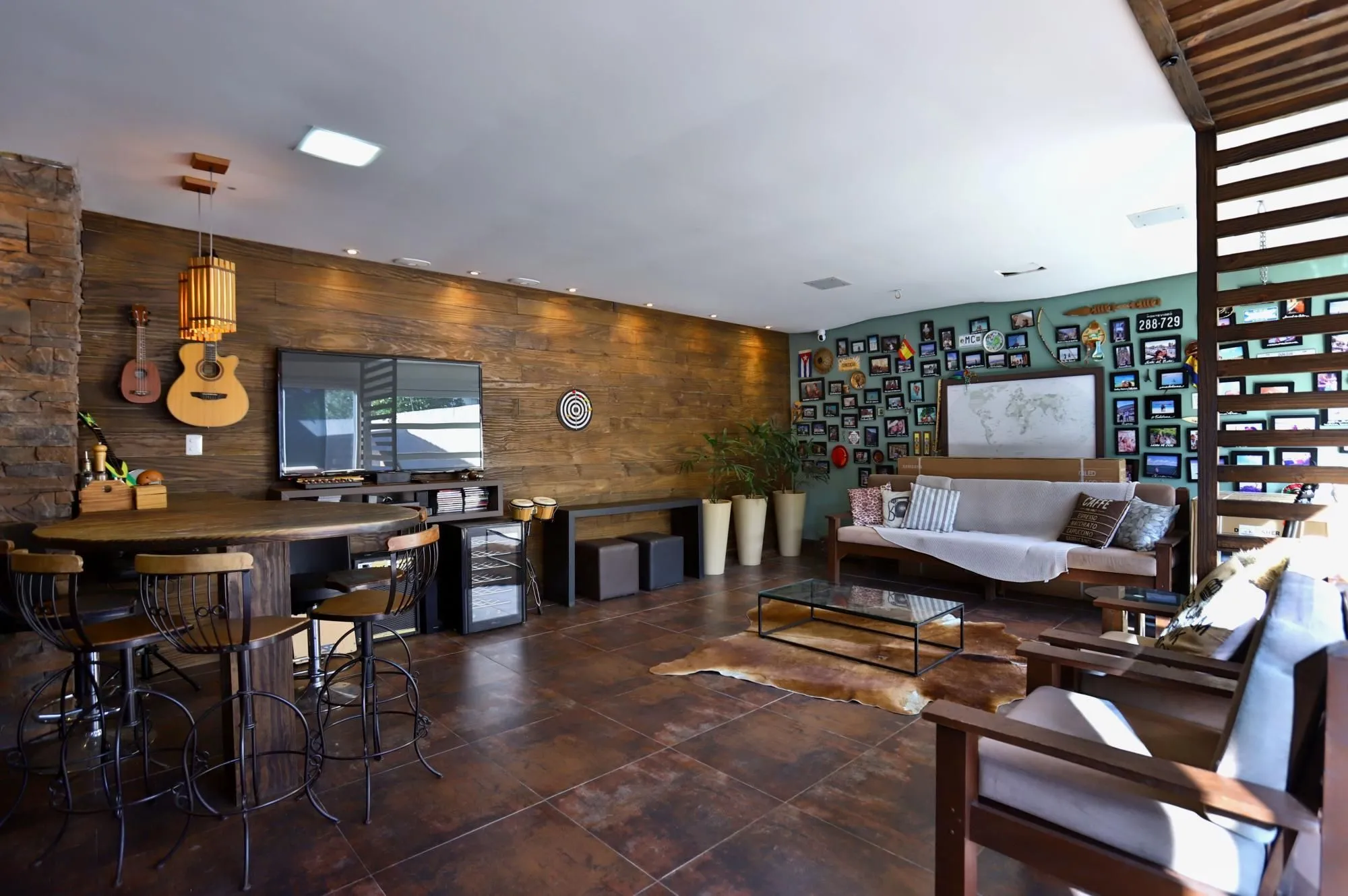 Casa mobiliada com suíte, patio e espaço gourmet completo