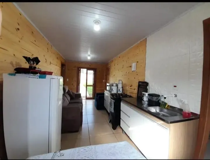 Imagem Terreno com 2 casas pré-fabricadas recém-construídas