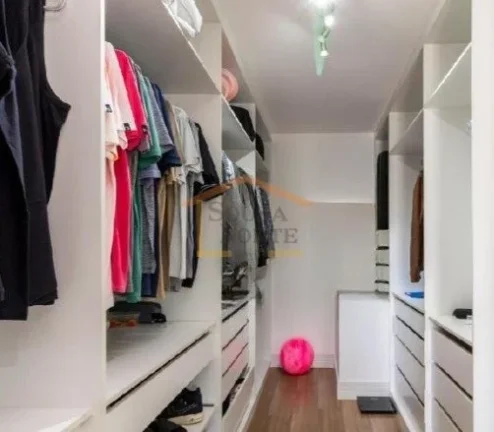 Imagem Sobrado de 260m² com 3 dormitórios, sendo 3 suítes, sendo uma master com closet, 5 banheiros, sal...