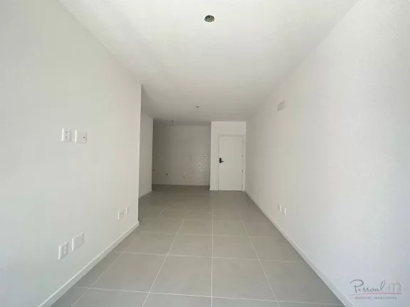 Imagem Apartamento de 2 dormitórios sendo 1 suíte, 1 garagem. Sala de estar e jantar; Sacada com churrasq...