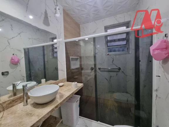 Imagem Casa com 5 dormitórios e pátio próximo à Redenção