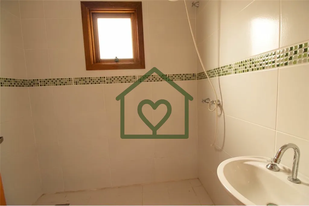 Imagem Conheça esta Casa Térrea 2 quartos, sendo 1 suíte; com varanda aos fundos com piscina e churrasqu...