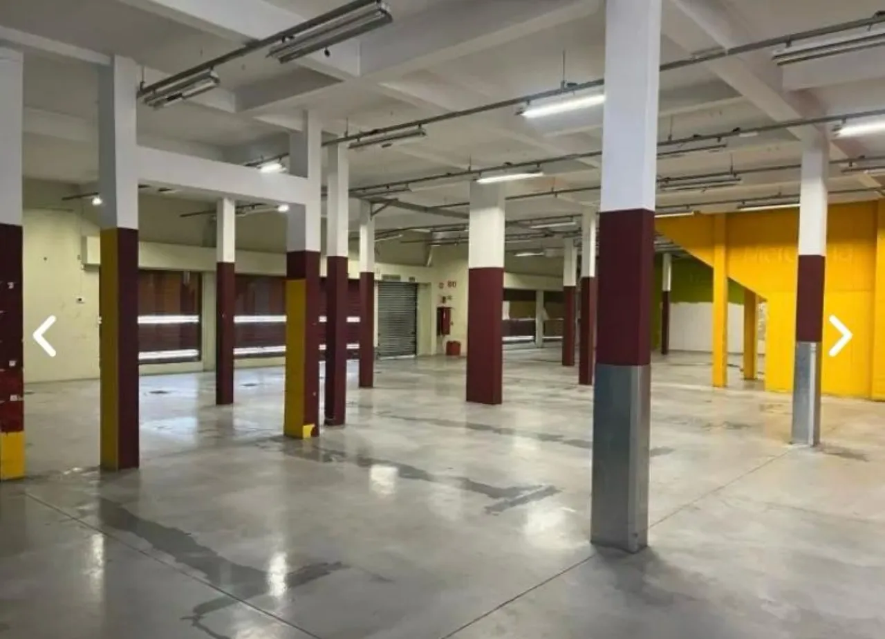 Imagem Galpão Comercial para Locação em Sorocaba-SP, Jardim Vera Cruz: 12 Salas, 6 Banheiros, 10 Vagas de Garagem, 1.265m².