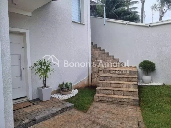 Imagem Sobrado amplo com ambientes bem distribuídos, ideal para quem busca conforto e espaço para a famí...