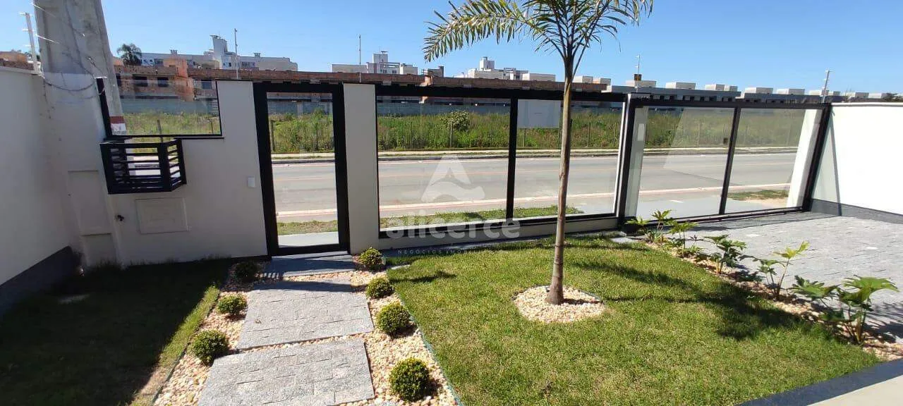 Imagem Casa Alto Padrão com 147m² - 3 Dormitórios I 1 Suíte I 2 Vagas de Garagem - Loteamento Vivendas dos Açores - Sertão do Maruim. São José/SC