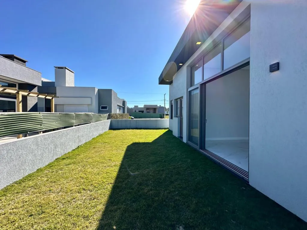 Imagem Casa em Condominio 3 Dormitórios - Bairro Arroio Teixeira
