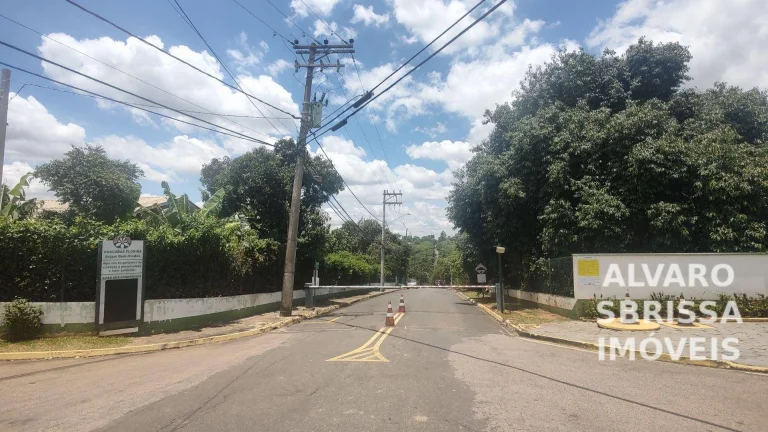 Imagem Chácara com 2800 m2 no Condomínio Chácaras Flórida em Itu SP - Chácara com 2 casas integradas a natureza