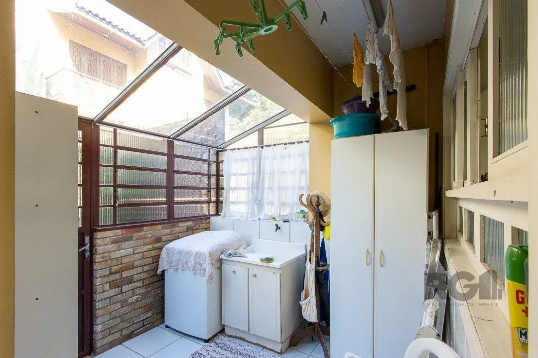 Imagem Casa tipo sobrado, com 3 dormitórios em Canoas