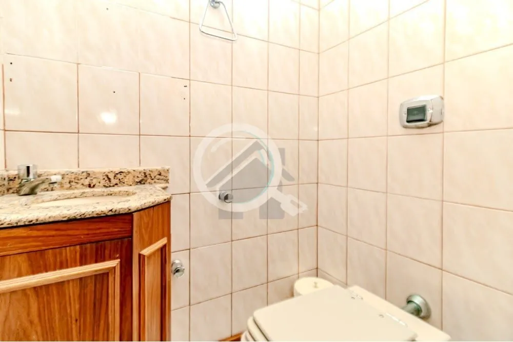 Imagem Casa com 243m2, desocupada, no bairro Menino Deus, 3 dormitórios (3 suítes), sacada, living, cozin...