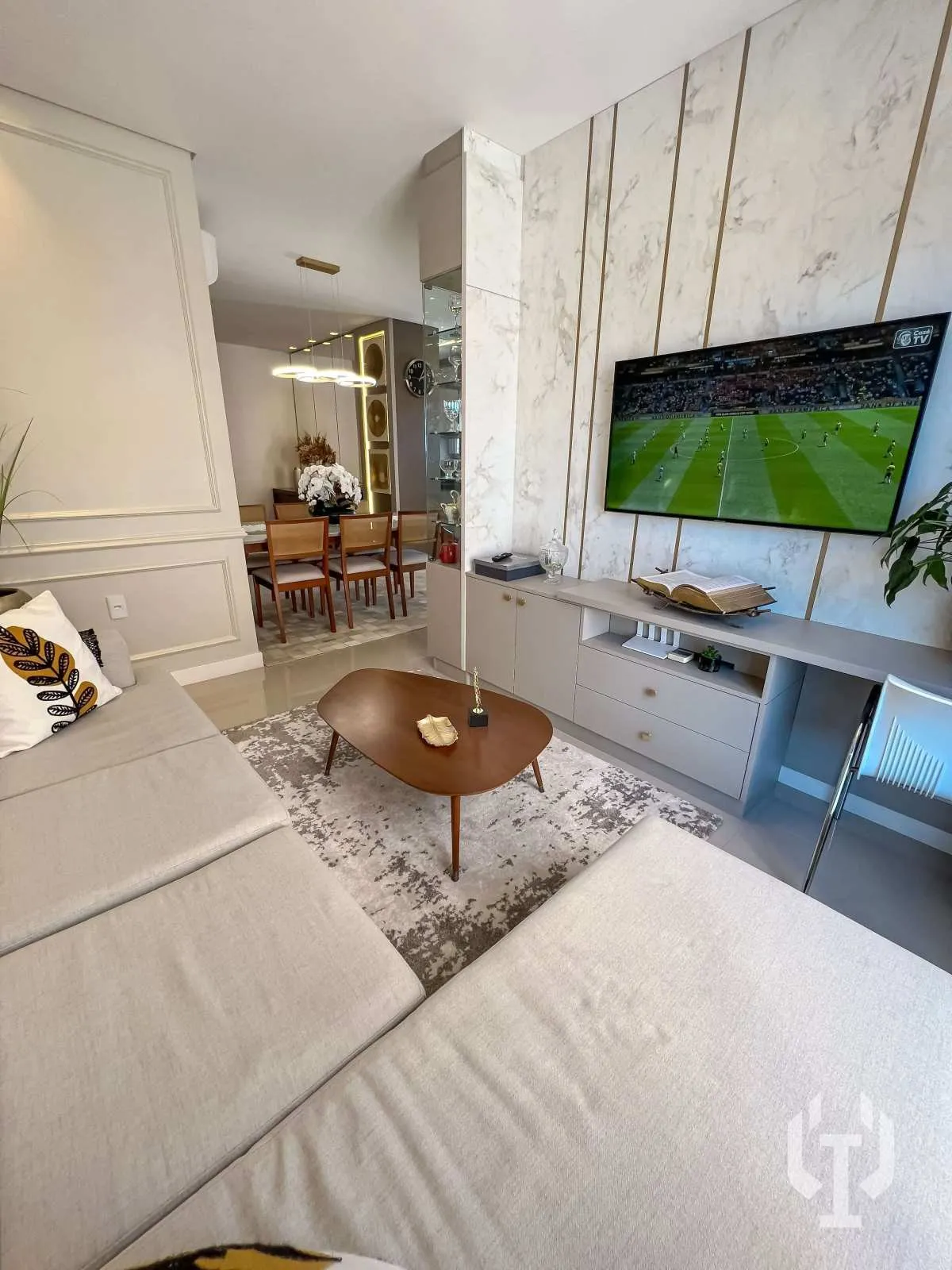 Imagem Apartamento mobiliado de 3 suítes e 2 vagas de garagem no Centro de Itapema
