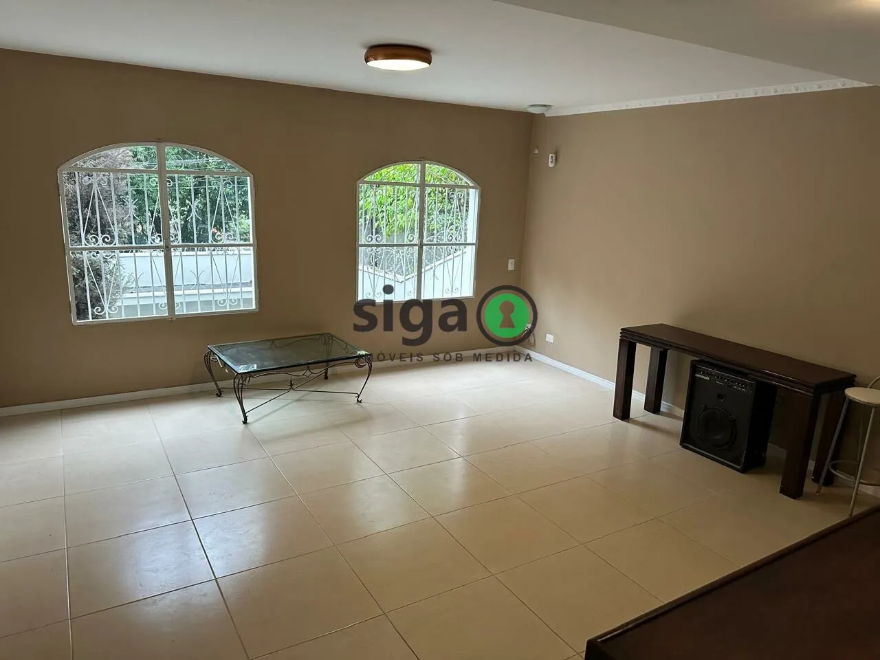 Imagem Sobrado á Venda - 250m², 4 quartos , 5 vagas na Vila Guarani (Zona Sul) !!
