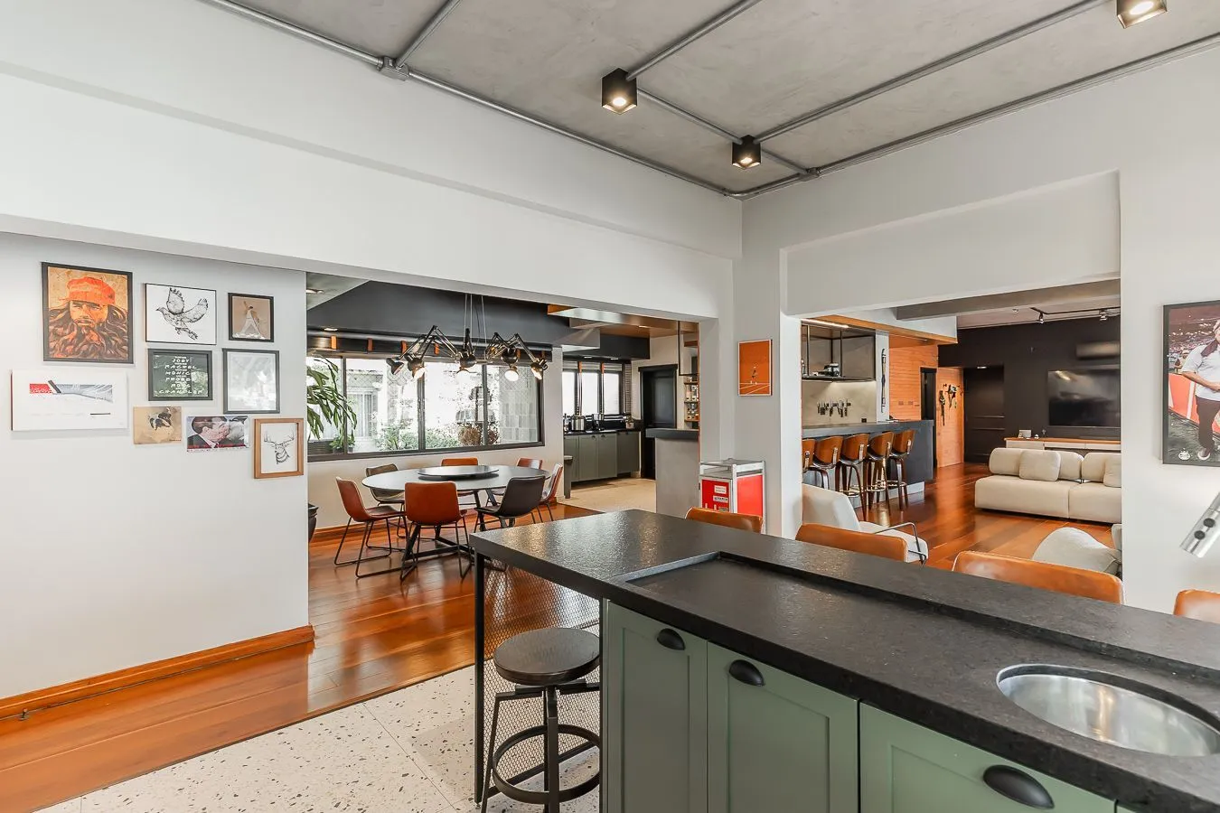 Imagem Apartamento 3 dormitórios, 3 vagas e 259 m² no bairro Auxiliadora.