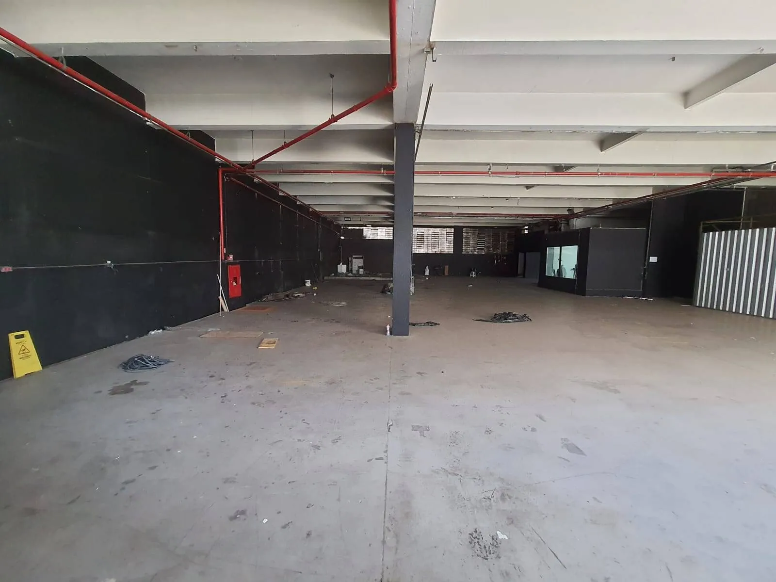 Imagem Galpão Comercial e Industrial em Alphaville - Localização Privilegiada Próxima à Estação Antônio João