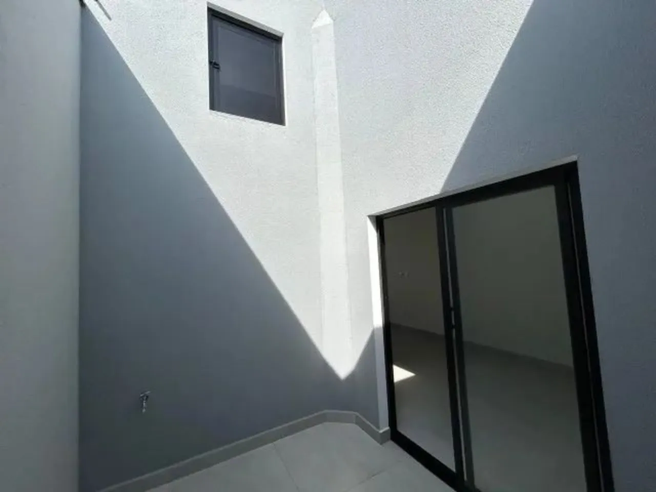Imagem Casa de alto padrão no Condomínio Residencial Jardim em Sorocaba: 3 quartos, 1 suíte, 2 salas, 2 banheiros, 2 vagas de garagem, 118,23m².
