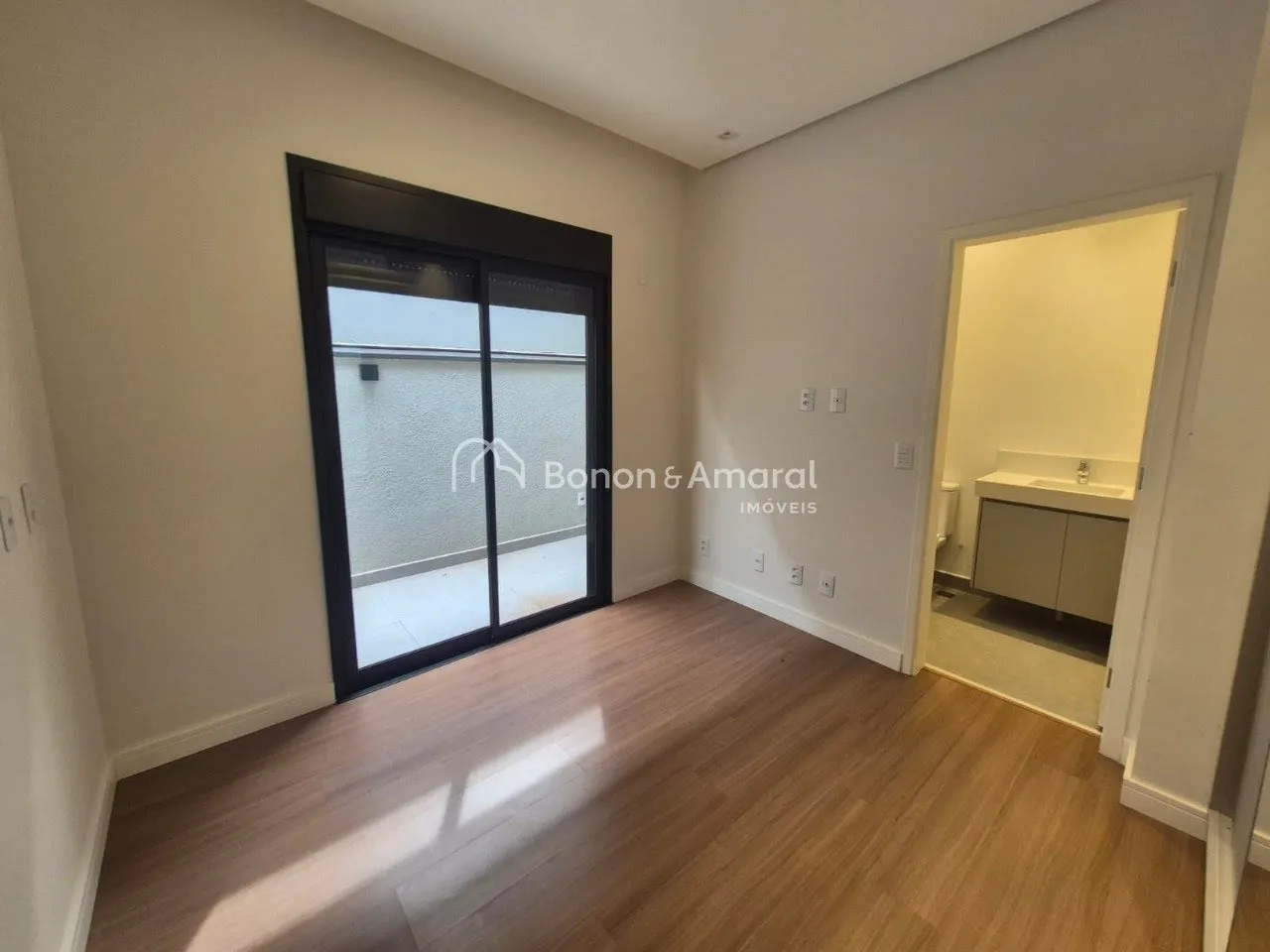 Imagem Linda casa térrea no condomínio Royal Garden em Paulínia- SP