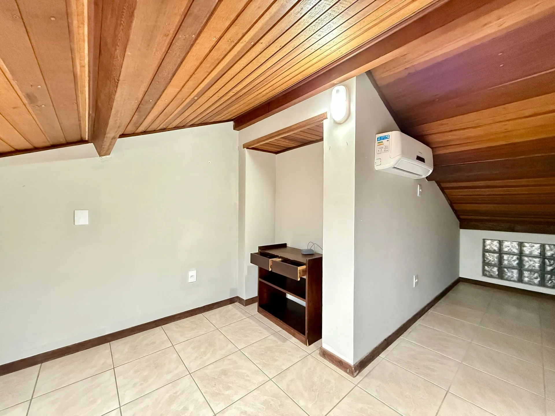 Imagem Triplex à venda em Xangri-lá, Centro, com 3 quartos, 111m2