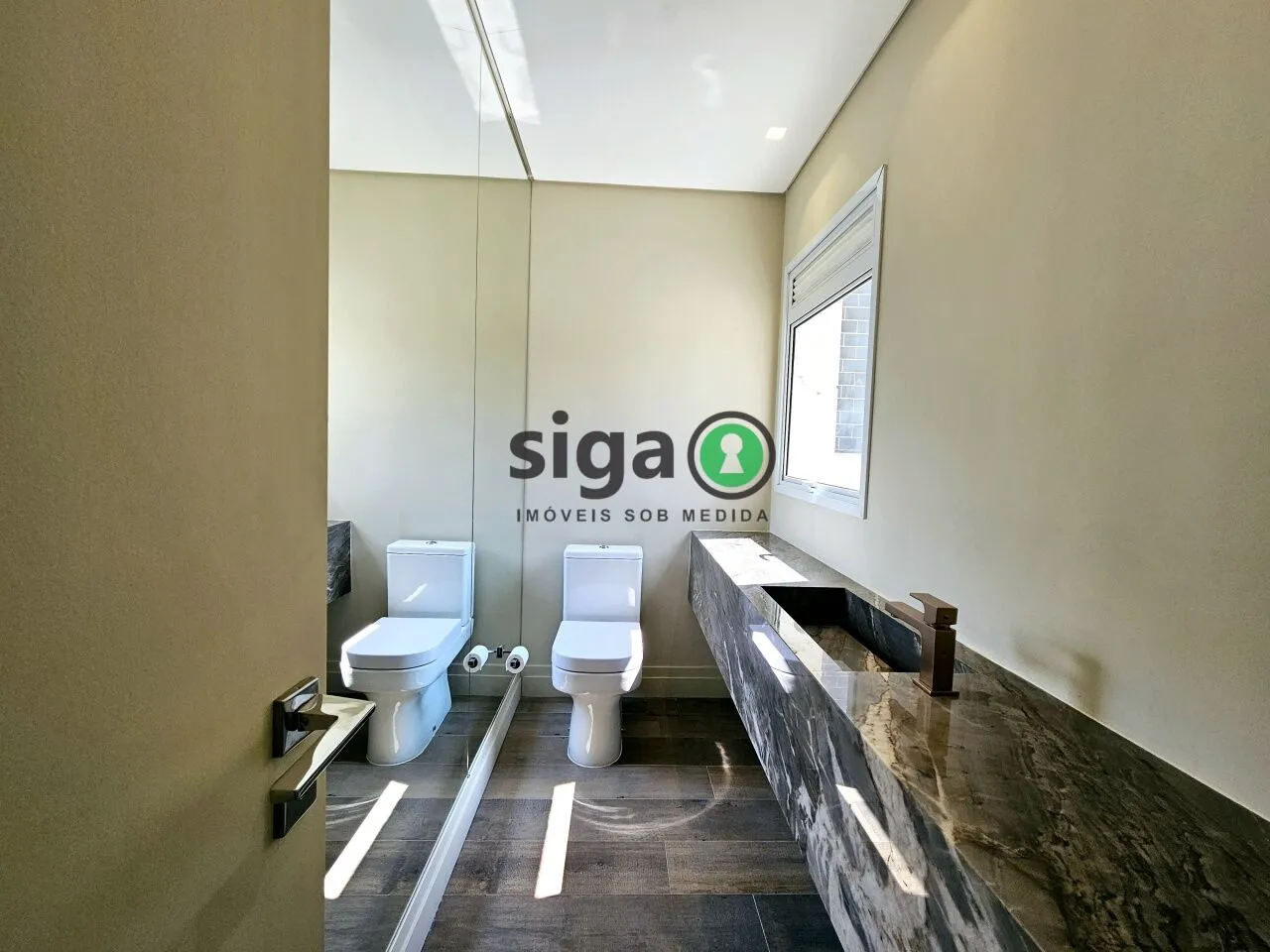 Imagem Cobertura Duplex 420 m² reformados, 4 suítes e 5 vagas na Vila Nova Conceição