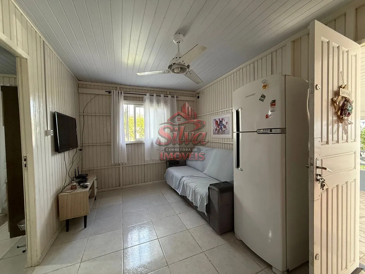 Imagem Casa 3 dormitórios com piscina a 250m do mar