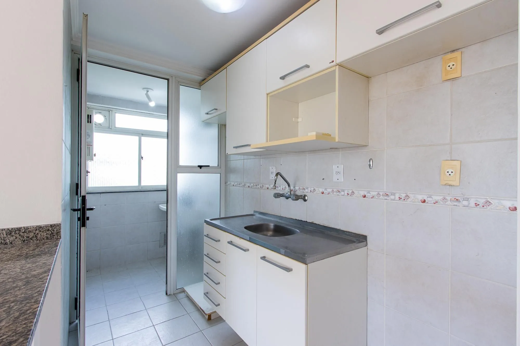 Imagem Apartamento de 3 dormitórios, 1 banheiro e uma vaga de garagem.