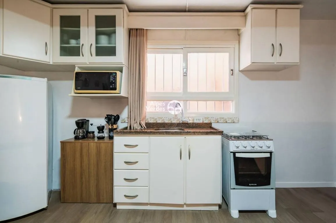 Imagem VENDE-SE APARTAMENTO MOBILIADO COM 01 QUARTO, NO CENTRO DA CIDADE DE CANELA.
