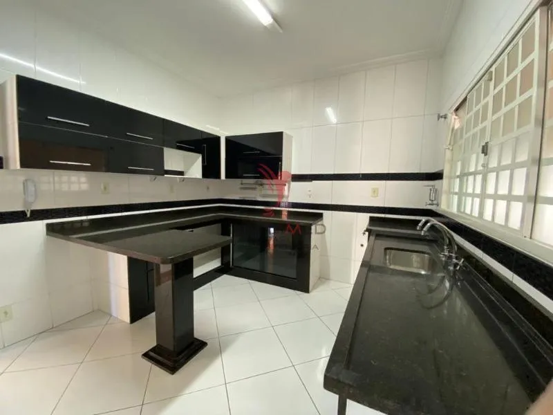 Imagem Casa 4 dormitórios 3 suítes 214m² Vila Paraiba Guaratingueta/SP