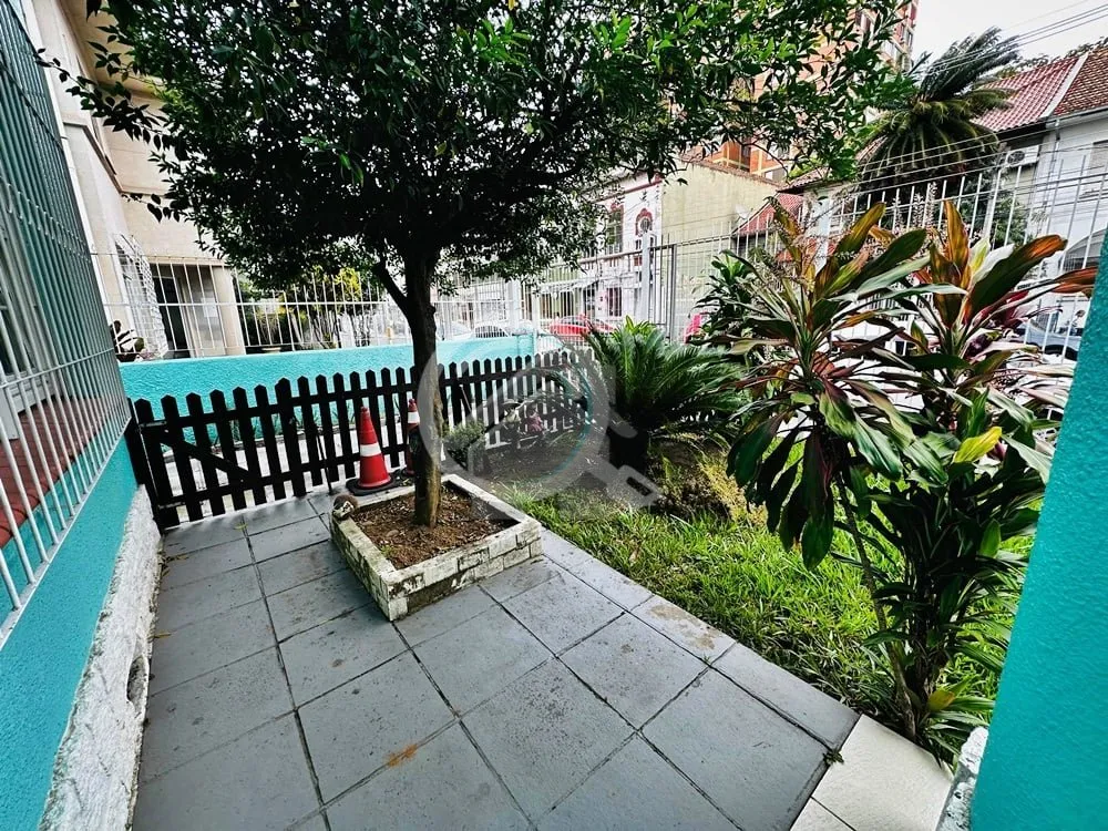 Imagem Casa, 2 pisos, no bairro Floresta, com 4 dormitórios, sala ampla, cozinha, 3 banheiros, lavabo. Vag...