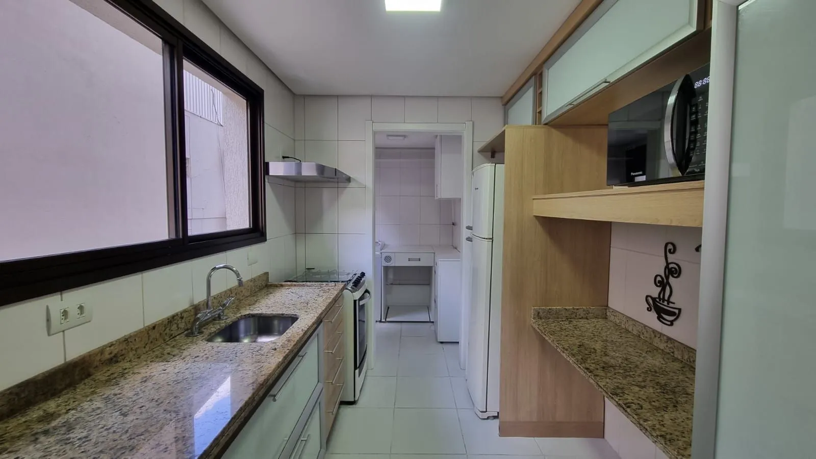 Imagem Apartamento dois dormitórios mobiliado, suíte, 86,41mq privativos, uma vaga escriturada, no bairro Higienópolis