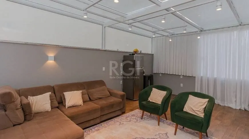 Imagem Apartamento de 3 dormitórios e 1 suíte no bairro Floresta em Porto Alegre