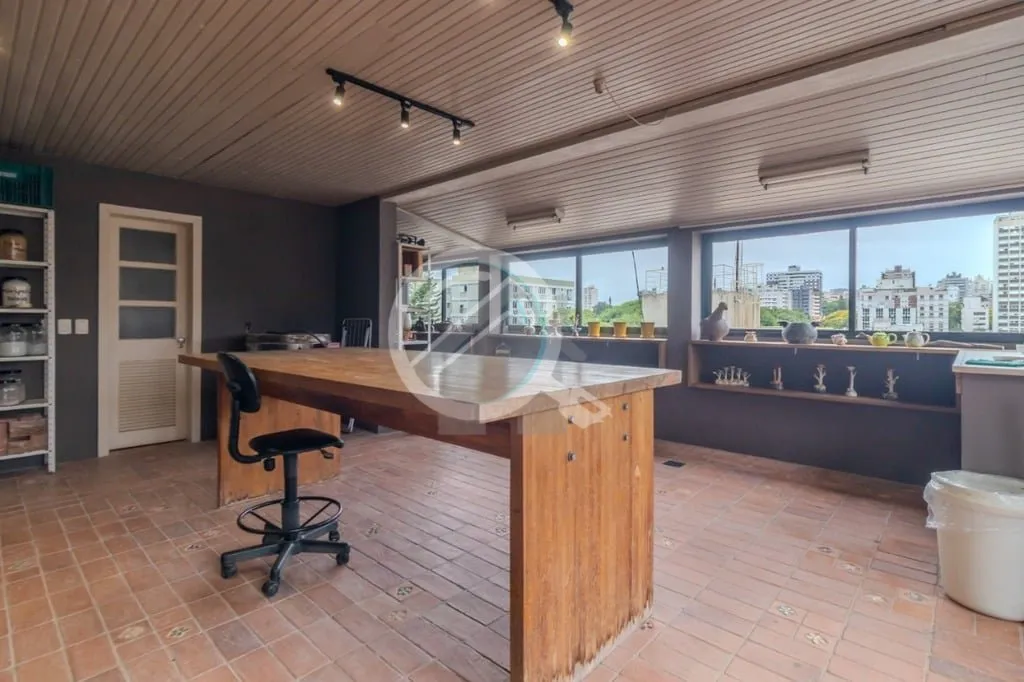 Imagem Cobertura REFORMADA com 191 m², 3 dormitórios transformados em 1 com uma suíte e 1 escritório co...