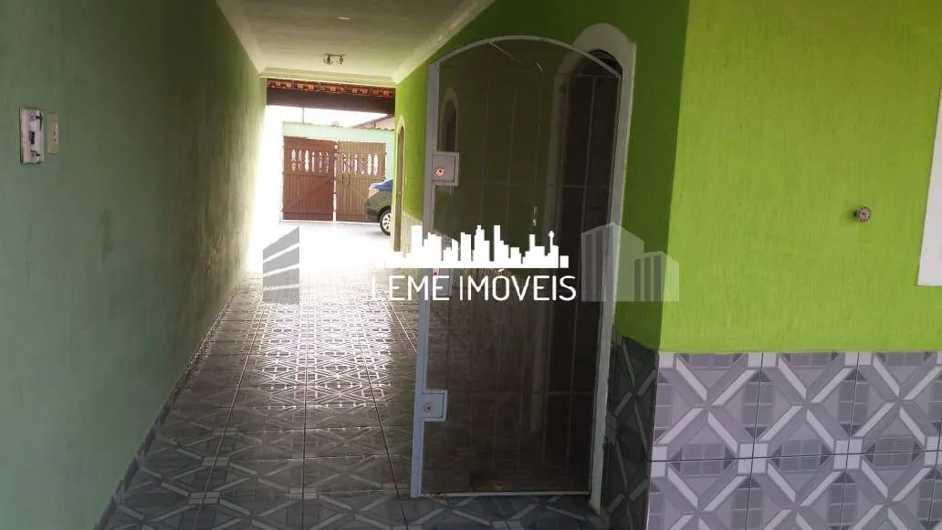 Imagem CASA TÉRREA AMPLA À VENDA NO LITORAL DE SÃO PAULO, ACEITA FGTS!!!