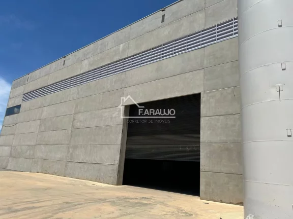 Imagem Galpão (Padrão TRIPLE A) para locação e área construida de 2.082m²; Piso Livre: 1.500m²; Administrativo: 318m².